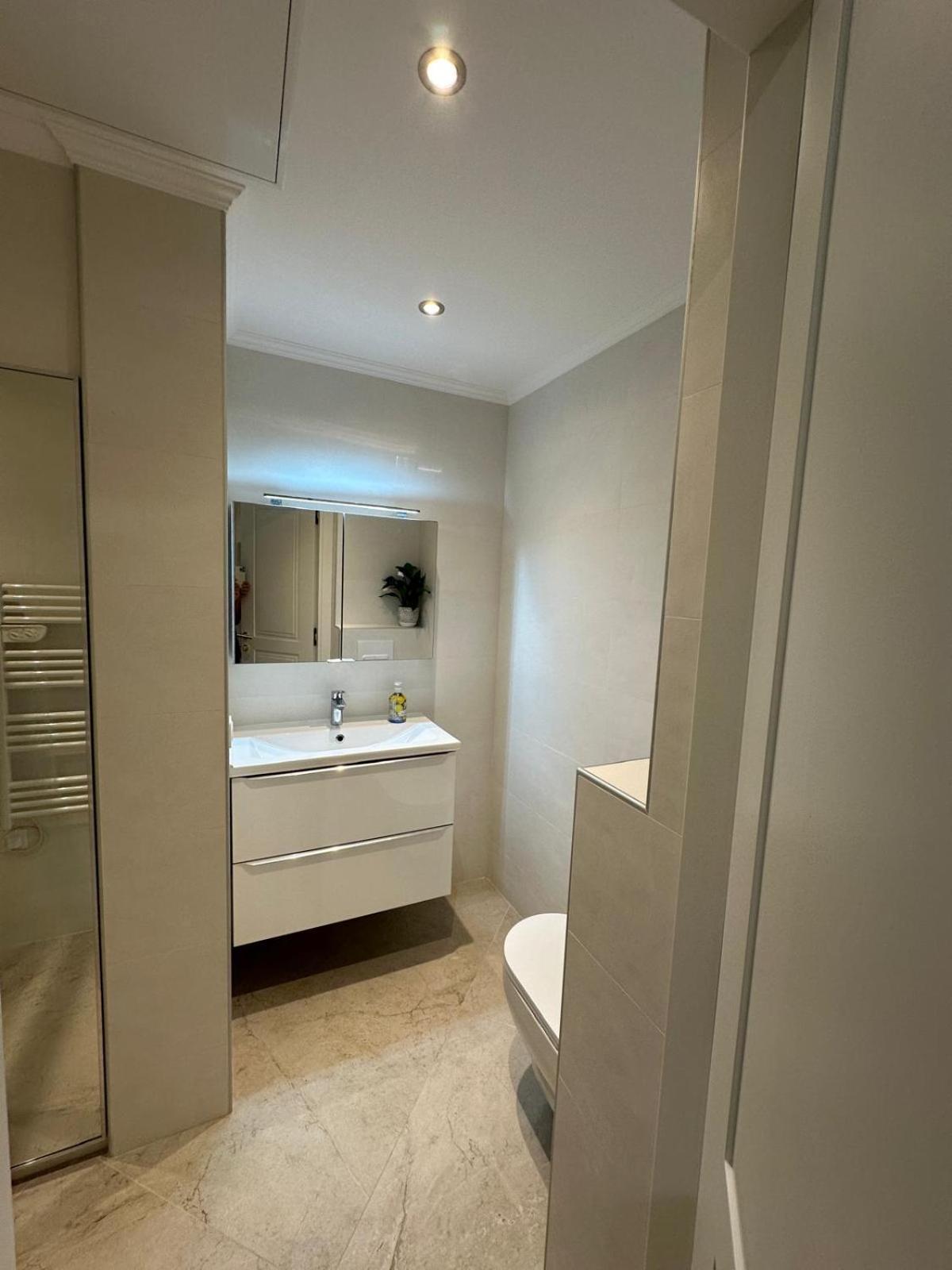 Extraordinaire Grand Studio Au Centre 6 Minutes A Pied De La Plage Et L'Hotel Negresco Nice Bagian luar foto