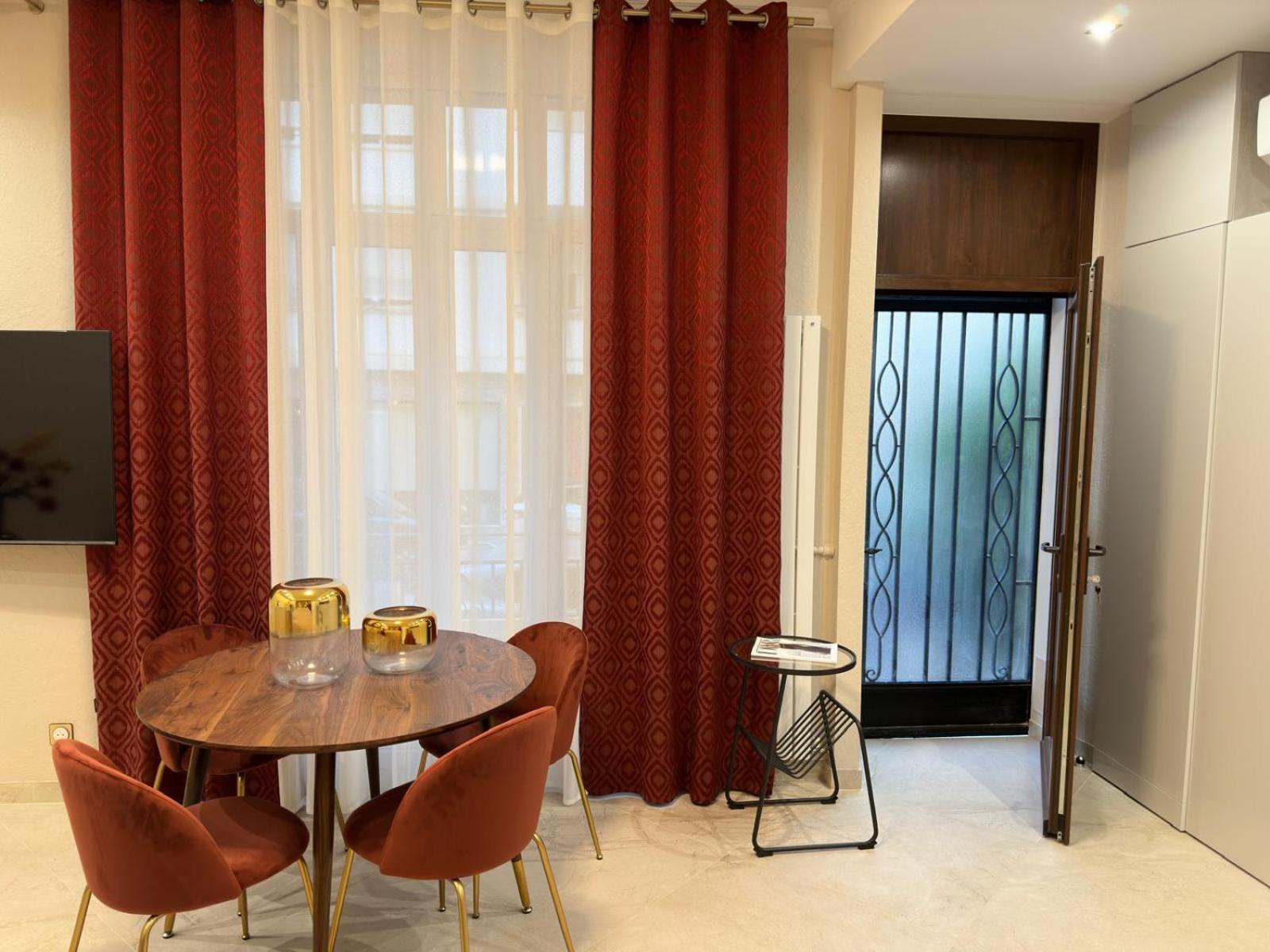 Extraordinaire Grand Studio Au Centre 6 Minutes A Pied De La Plage Et L'Hotel Negresco Nice Bagian luar foto