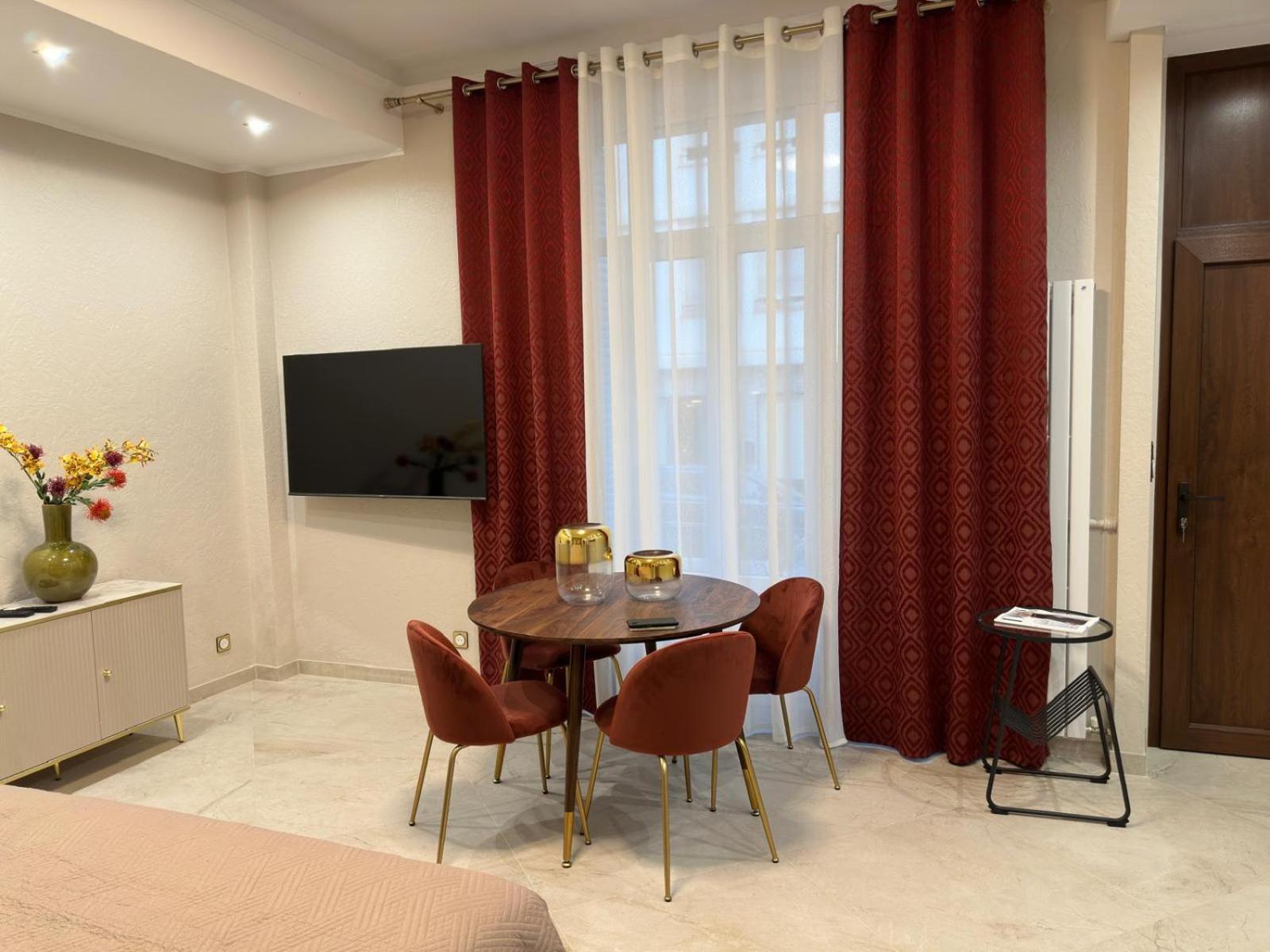 Extraordinaire Grand Studio Au Centre 6 Minutes A Pied De La Plage Et L'Hotel Negresco Nice Bagian luar foto