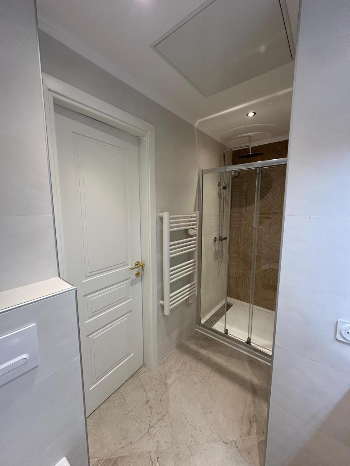 Extraordinaire Grand Studio Au Centre 6 Minutes A Pied De La Plage Et L'Hotel Negresco Nice Bagian luar foto