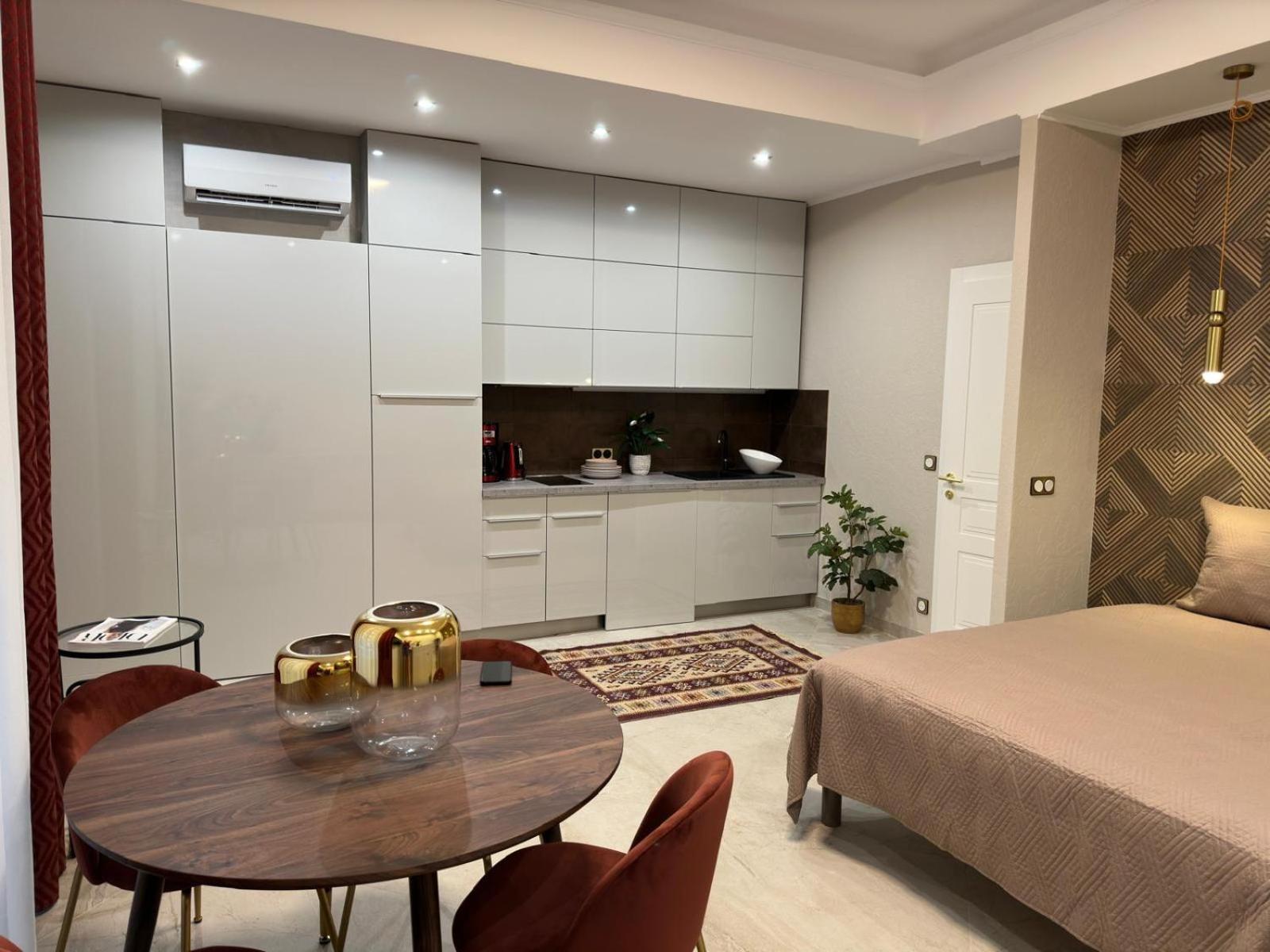 Extraordinaire Grand Studio Au Centre 6 Minutes A Pied De La Plage Et L'Hotel Negresco Nice Bagian luar foto