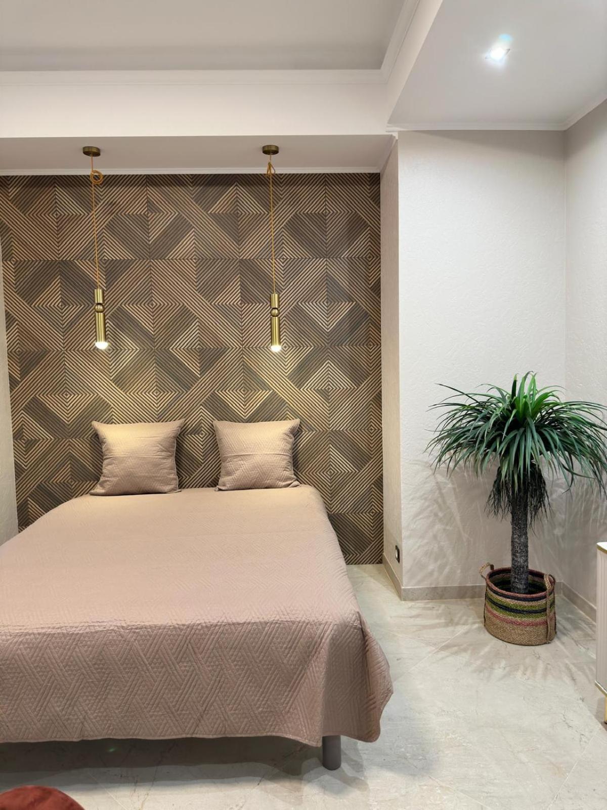 Extraordinaire Grand Studio Au Centre 6 Minutes A Pied De La Plage Et L'Hotel Negresco Nice Bagian luar foto