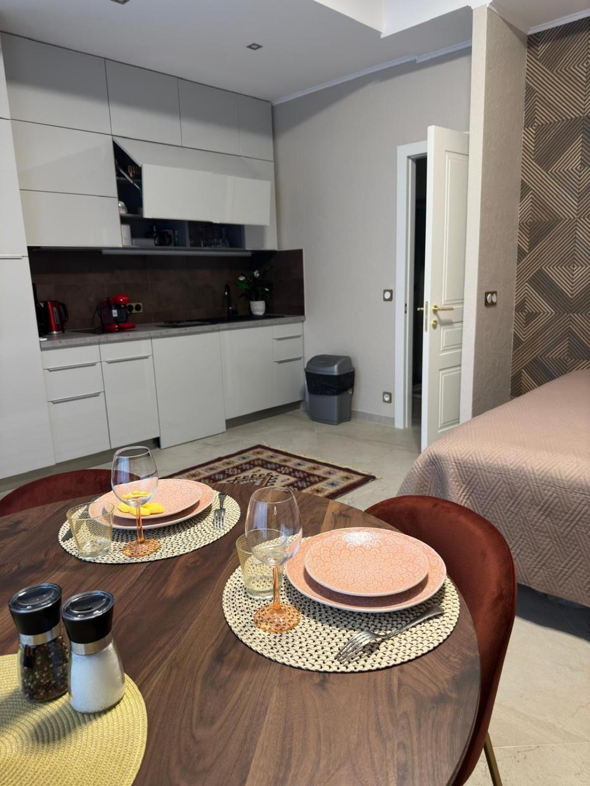 Extraordinaire Grand Studio Au Centre 6 Minutes A Pied De La Plage Et L'Hotel Negresco Nice Bagian luar foto