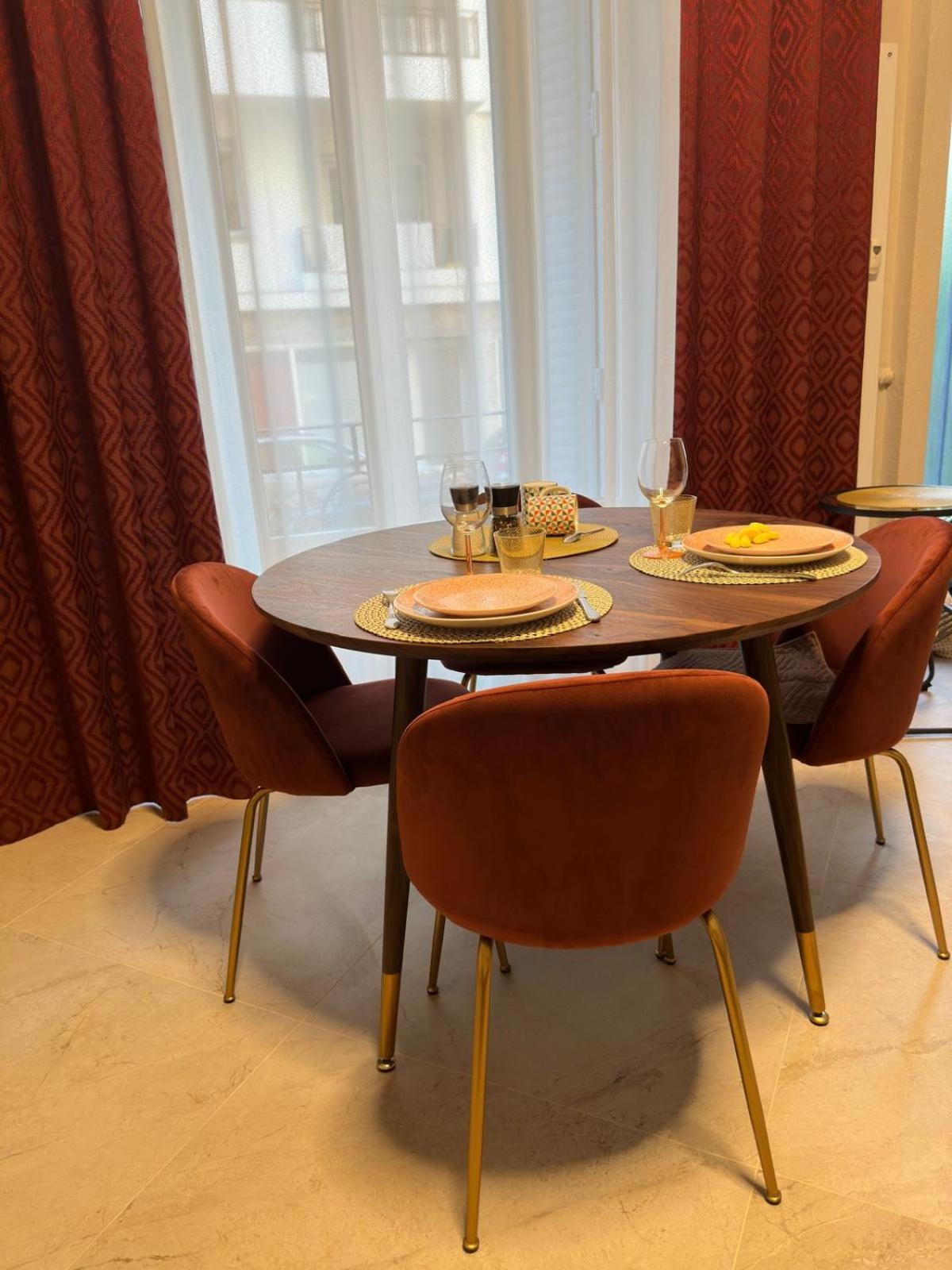 Extraordinaire Grand Studio Au Centre 6 Minutes A Pied De La Plage Et L'Hotel Negresco Nice Bagian luar foto